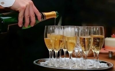 HOW TO MAKE A PROPER WEDDING TOAST